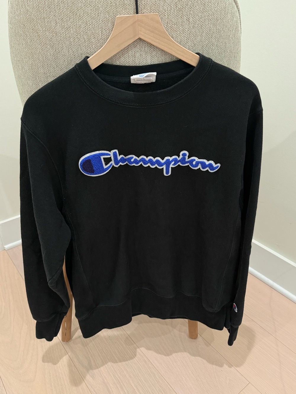 Champion Reverse Weave Black Chenille Script Logo Crewneck Sweatshirt Size M
